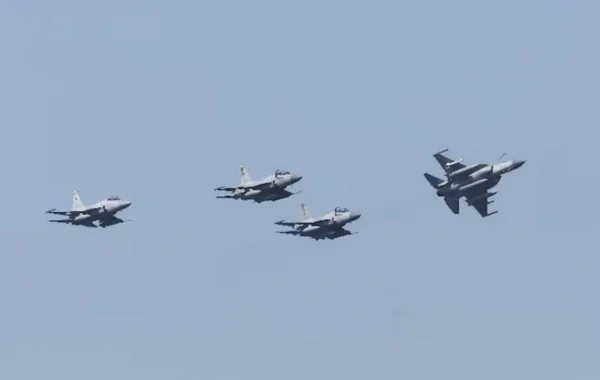 Pakistan Səudiyyə Ərəbistanına minlərlə əsgər və qırıcı təyyarələr göndərib