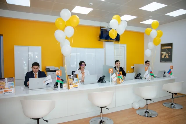"Expressbank" eyni gündə iki filial açıb