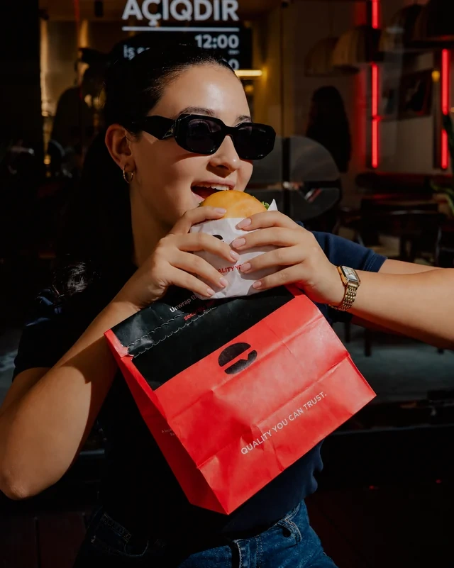 "the Burger" Bakıda fəaliyyətinin ilk ayını qeyd edir - Foto/Video