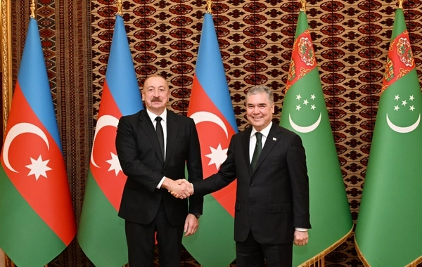 İlham Əliyev Qurbanqulu Berdiməhəmmədova zəng edib