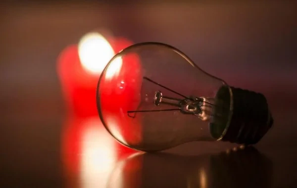 Gürcüstanda genişmiqyaslı elektrik kəsintisi: Bir neçə şəhər işıqsız qaldı
