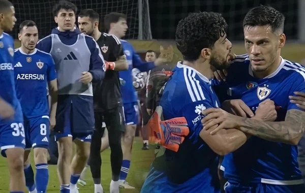 "Qarabağ"da gərgin anlar: Qurban Qurbanov iki futbolçunu oyundan çıxardı - Video