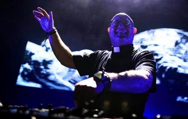 Keşiş DJ Argentinada konsert verdi - VİDEO