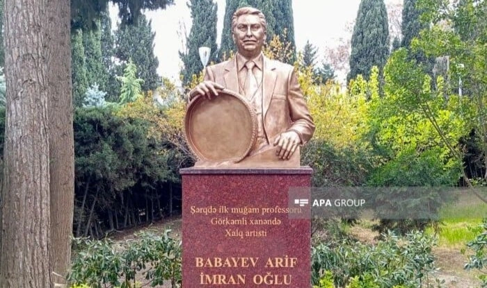 Arif Babayevin qəbri üstündəki yazı: İlk muğam professoru?