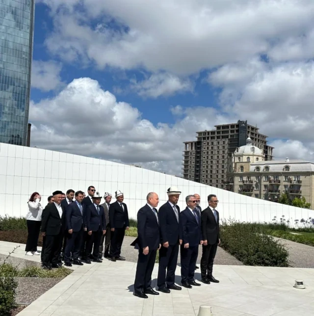 TDT ölkələrinin dini qurum rəhbərləri Fəxri xiyabanı və Zəfər parkını ziyarət ediblər - FOTO