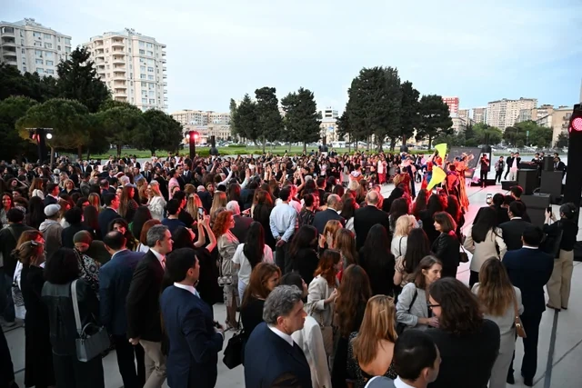 Heydər Əliyev Mərkəzində perulu rəssamın fərdi sərgisinin açılışı olub