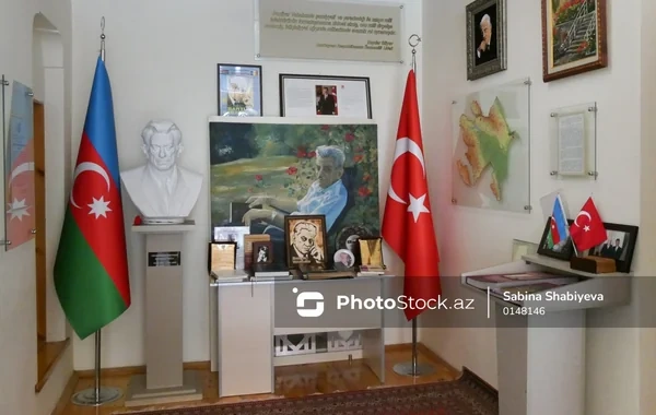 Xalq şairinin zəngin irsini yaşadan məkan: Bəxtiyar Vahabzadənin ev muzeyindən FOTOREPORTAJ