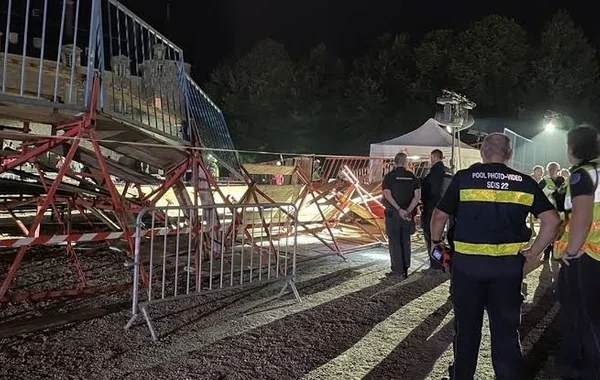 Fransada işıq şousu zamanı tribuna uçdu: Xəsarət alanlar var - VİDEO