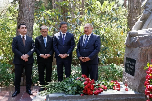 MEDİA, Audiovizual Şura və Mətbuat Şurasının nümayəndələri Fəxri xiyabanı ziyarət ediblər - FOTO