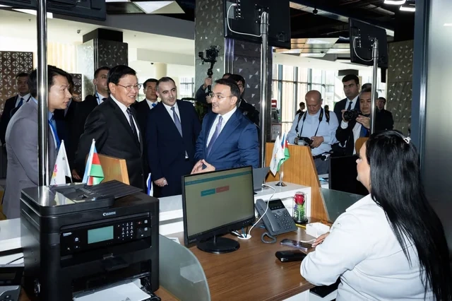 Laos prezidenti "ASAN xidmət"də olub - Foto