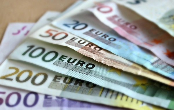 Avro güclənir, dollar geriləyir - Ekspert səbəbləri AÇIQLADI