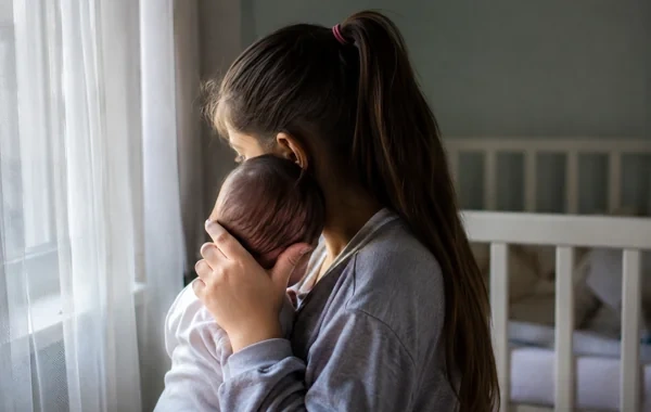 Bir ildə 402 nəfər azaldı: Azərbaycanda 18 yaşadək ana olanların sayı açıqlanıb