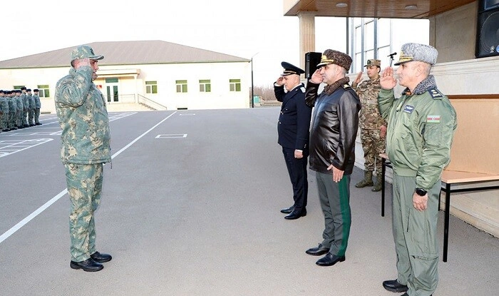 Generallarımız hərbi hissələrdə - Foto