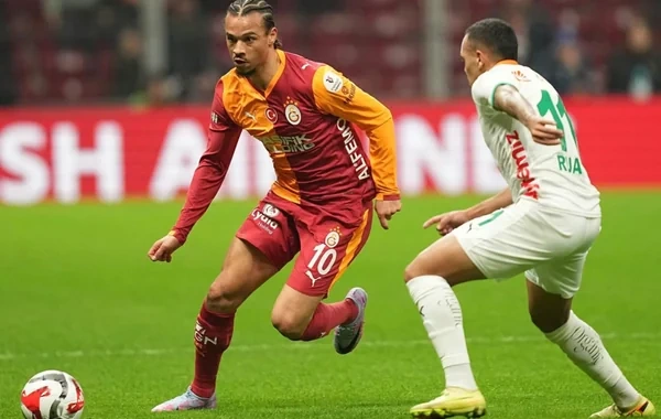 Superliqa: "Qalatasaray" doğma meydanda üç xalı aldı - VİDEO