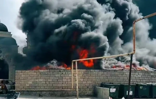 Bakıda anbarda YANĞIN BAŞLADI: Son durum - VİDEO