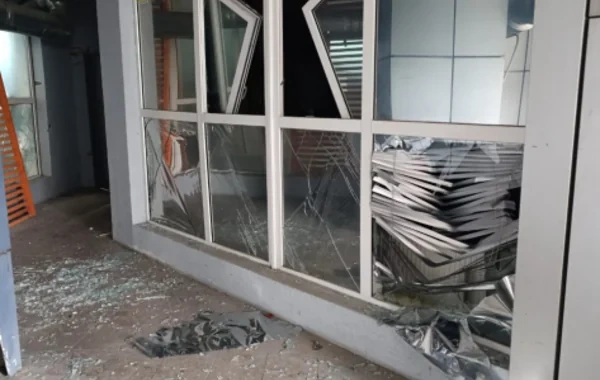 Rusiyanın Kiyevə hücumu zamanı Azərbaycan təşkilatının ofisinə ziyan dəydi - Foto