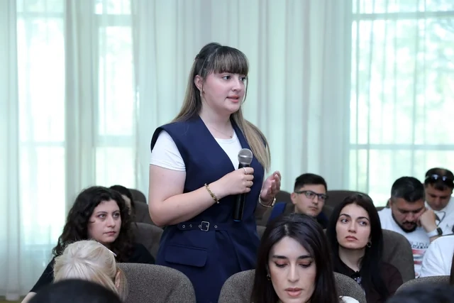Gənc media nümayəndələri SOCAR-ın yaşıl enerji planı ilə tanış oldular - FOTO