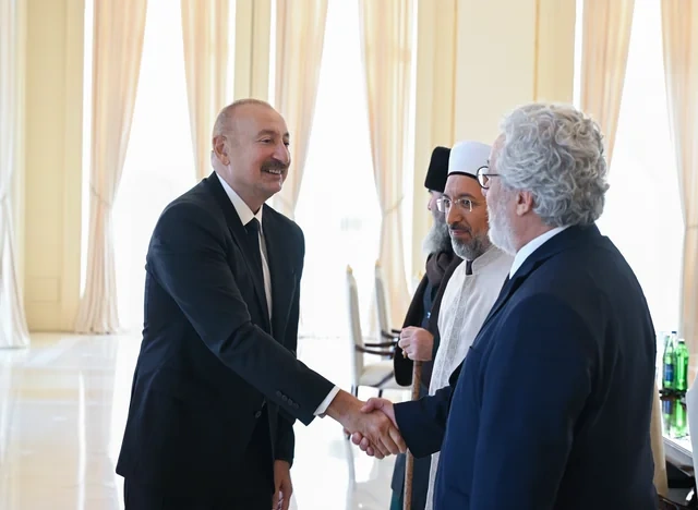 İlham Əliyev Bakıda keçirilən beynəlxalq konfransların iştirakçılarını qəbul edib - FOTO