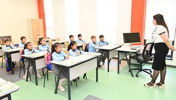 Məktəblərdə geyim qaydaları ilə bağlı monitorinqlər başladı