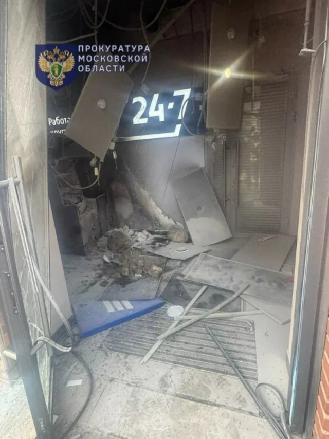 Rusiyada yeniyetmə bankda yanğın törətdi - FOTO