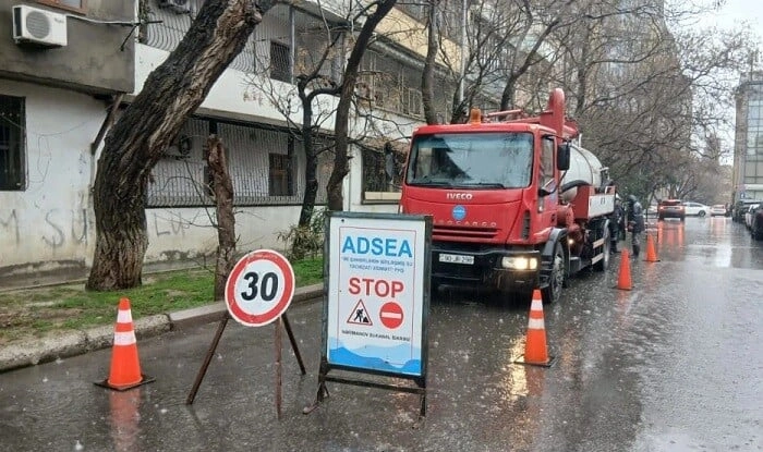ADSEA ərazilərdə yığılan yağış sularını kənarlaşdırır - Video