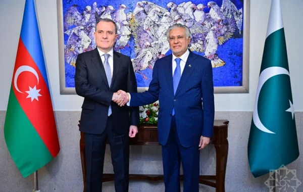 Ceyhun Bayramov pakistanlı həmkarı ilə görüşüb - FOTO