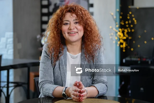 Səhnəyə təsadüfən gəldi, illərlə rol gözlədi: "Mənə "eqolu" deyirdilər, indi bundan zövq alıram" - VİDEOMÜSAHİBƏ