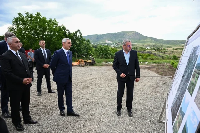 Xocalıda salınmış intensiv meyvə bağları ilə tanışlıq olub