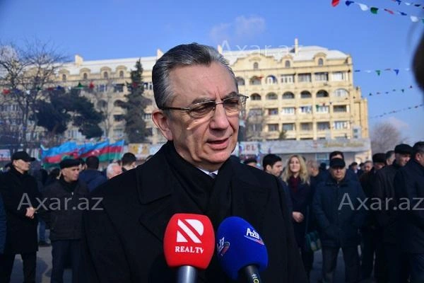 Vəzifədən azad edilən qadın Əzizovun qudası imiş - Foto