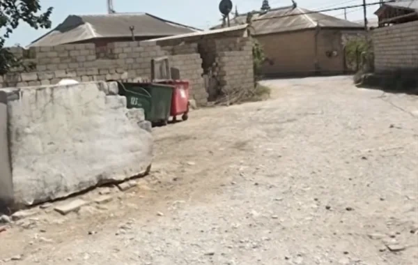 Qobustanda "Salyan şosesi" sakinlərinin şikayəti: Asfaltsız yollar və zibil problemi - VİDEO