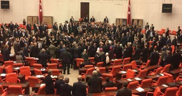 TBMM-də deputatlar arasında dava - Video