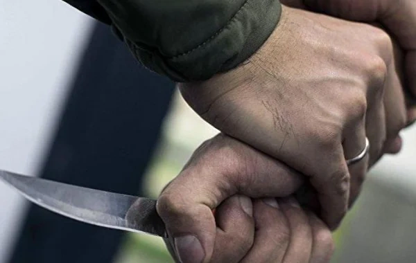 Bacısına mesaj yazan qaynını bıçaqladı - Abşerondakı cinayətin təfərrüatı