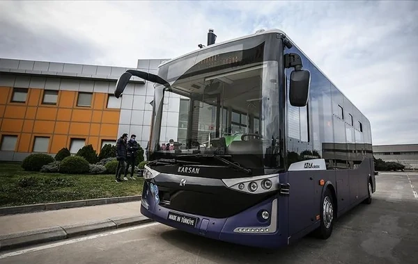 Türkiyənin pilotsuz avtobusu İsveçdə ilk iş günündə qəzaya düşdü