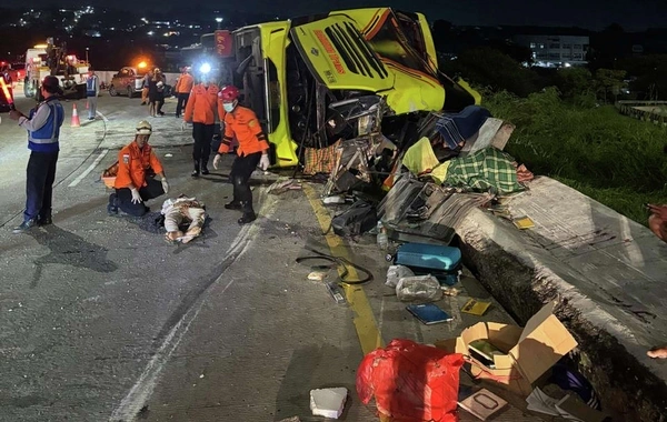 İndoneziyada avtobus aşdı: Azı 16 nəfər ölüb, xeyli yaralı var