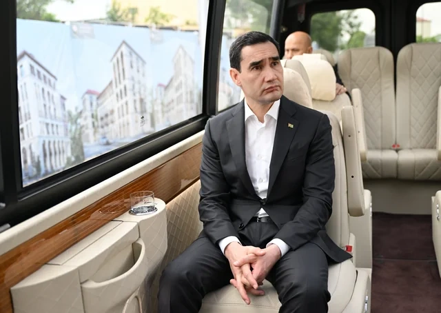 Azərbaycan və Türkmənistan prezidentləri Şuşa məscidində tikinti işlərinin gedişi ilə tanış olublar - FOTO
