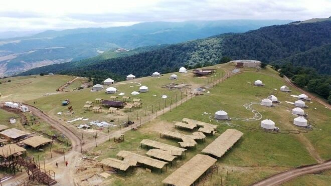 Yaylaq Festivalında taxta konstruksiya aşdı: yaralılar var
