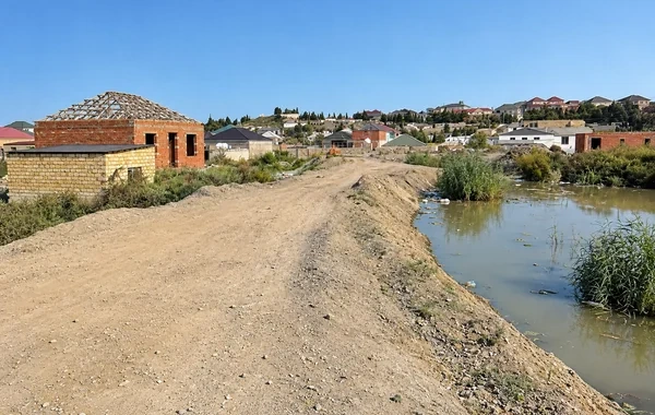 Masazırda gölün ətrafında tikilən evləri su basıb: 200-dən çox sakin evini tərk edib - Video