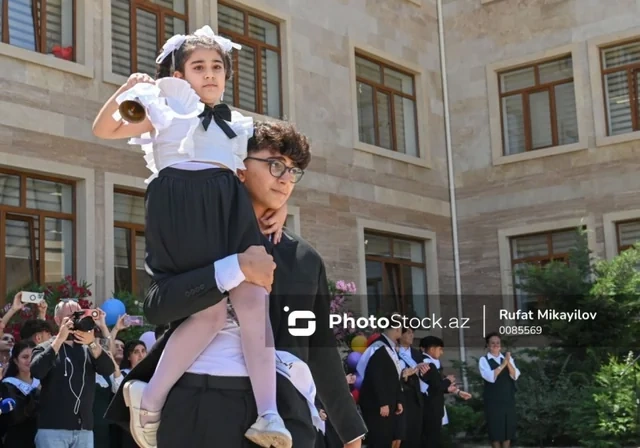 Əndazəni aşan vida tədbiri - "Son zəng" neçəyə başa gəlir?