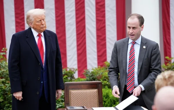 Donald Tramp onu Baydendən müdafiə edən şəxsə yüksək vəzifə verdi