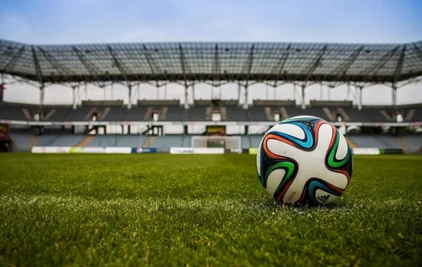 Bakıda 27 yaşlı kişi stadionda öldü