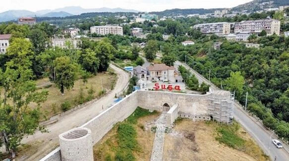 Şuşada bu evləri 2 minə satırdılar - Erməni bloger