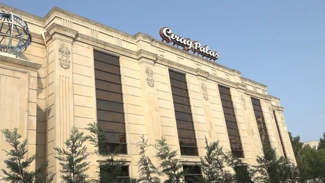 "Çıraq Palace"da ciddi nöqsanlar: İylənmiş ət, süni kürü... - Video