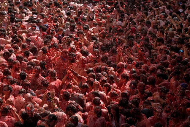 İspaniyada "Tomatina" festivalı: Pomidor döyüşündə 150 ton məhsul sərf olundu - FOTO - VİDEO