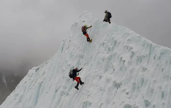 Elbrus dağında alpinist 5 kilometr hündürlükdən yıxıldı