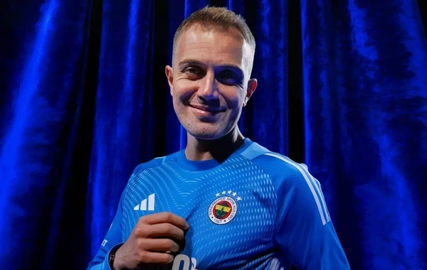 "Beşiktaş"ın sabiq qapıçısı "Fənərbağça"da