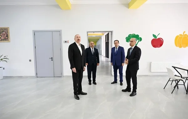 İlham Əliyev Lənkəran Dövlət Peşə Təhsil Mərkəzinin açılışında iştirak edib