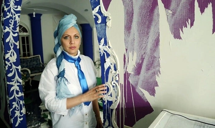 Tanınmış modelyer ev dustaqlığına buraxıldı