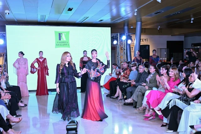 Azərbaycan Milli Xalça Muzeyində "Zamanın naxışları" moda nümayişi təşkil olunub - FOTO