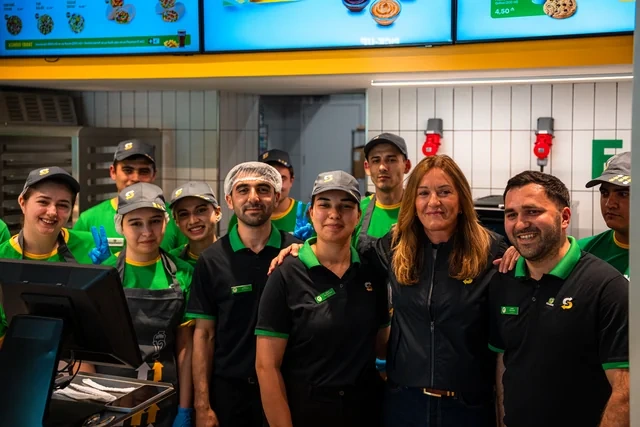 "Subway Azərbaycan"da rəsmi açılışını qeyd edib
