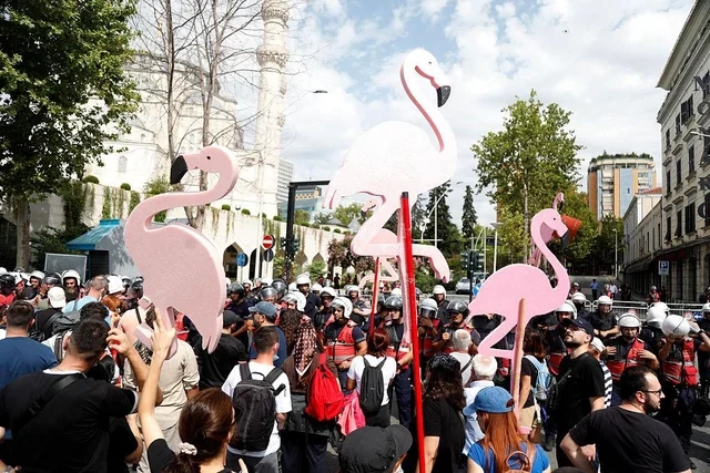 Avropa küçələrə axışır: Fransa, İtaliya, Albaniya və Belçikadakı etirazların səbəbləri - Foto